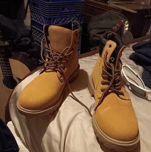 Lady's Boots size 10